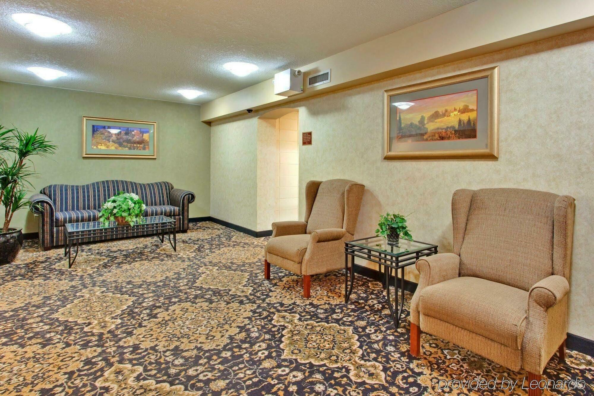 Holiday Inn Express And Suites Calgary, An Ihg Hotel Buitenkant foto